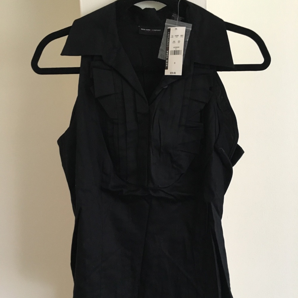 New York and company sleeveless top, black size 6